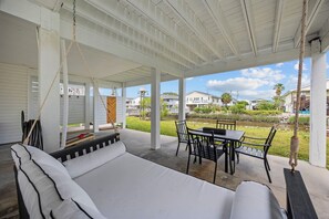 屋外ダイニングエリア