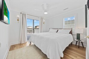 5 室のベッドルーム、デスク、アイロン / アイロン台、旅行用ベビーベッド