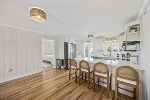 5 bedrooms, desk, iron/ironing board, travel crib