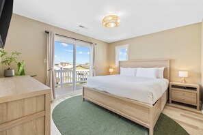 5 bedrooms, desk, iron/ironing board, travel crib