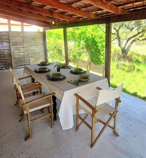Outdoor dining - Villa 'Casa Katina , In Lagana' with Mountain View, Wi-Fi and Air Conditioning (Laganas)