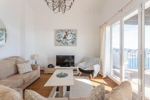 TV, video games, DVD player, table tennis - Villa 'Five Star  with Heavenly Views' with Sea View, Wi-Fi and Air Conditioning (La Herradura)