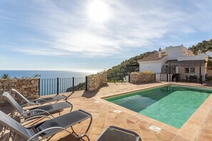 Pool - Villa 'Five Star  with Heavenly Views' with Sea View, Wi-Fi and Air Conditioning (La Herradura)