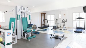 A gym with exercise equipment, a treadmill, and a rowing machine. - AC, vaga, academia Vila Olímpia | Brazilian Corner (Sao Paulo)