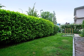 Property grounds - Apartment 'Marconi 35 Pergine' with Mountain View, Shared Garden and Wi-Fi (Pergine Valsugana)