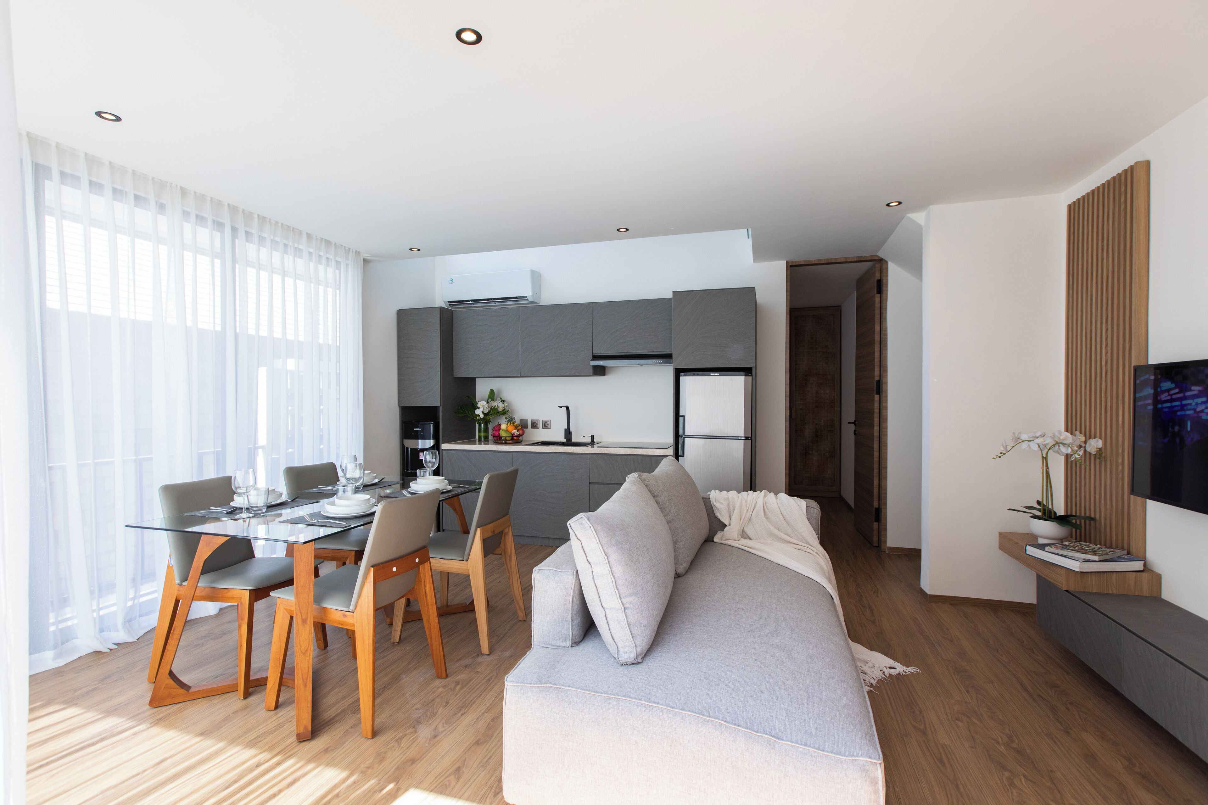 Deluxe-Apartment, 2 Schlafzimmer | Eigene Küche | Kühlschrank, Herdplatte, Esstisch