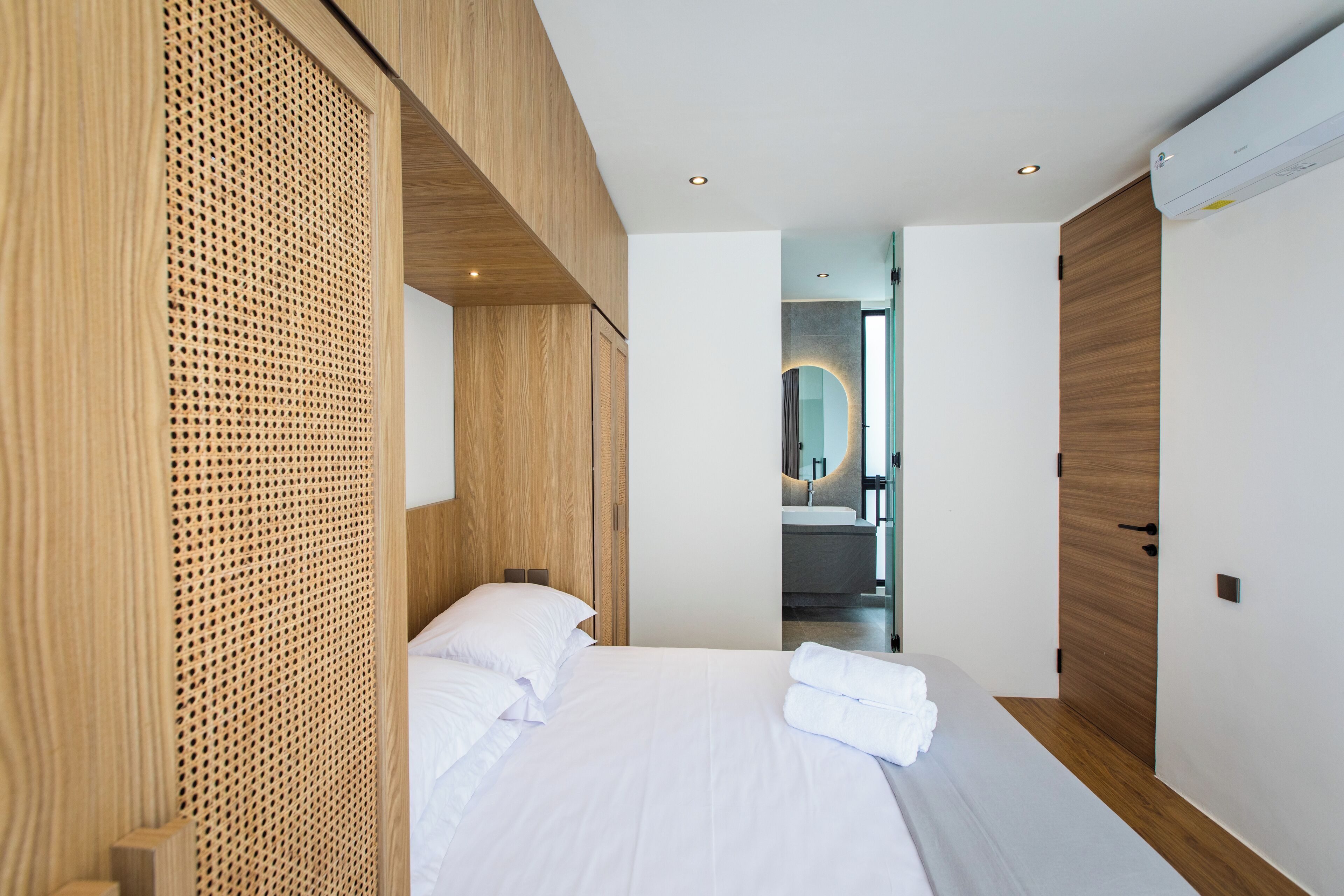 Egyptian cotton sheets, premium bedding, pillow-top beds, in-room safe