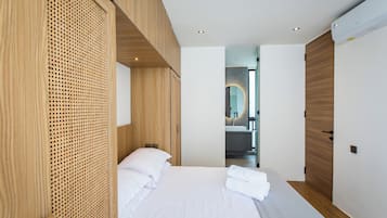 Egyptian cotton sheets, premium bedding, pillow-top beds, in-room safe