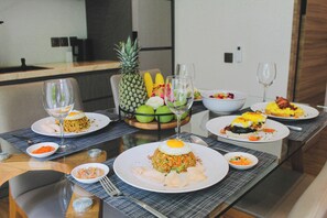 Dagelijks à la carte ontbijt (IDR 135000 per persoon)