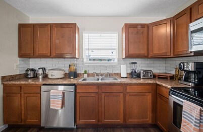 Cozy & Modern 1-Bedroom Downstairs Apartment with King Bed + Queen Sofa Bed