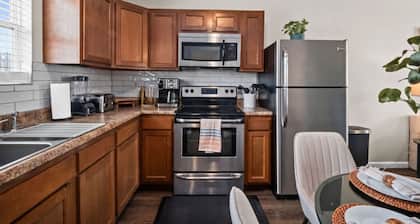 Cozy & Modern 1-Bedroom Downstairs Apartment with King Bed + Queen Sofa Bed