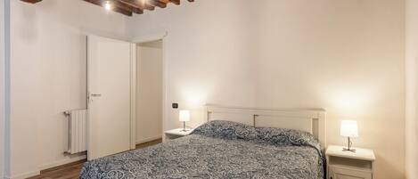 1 quarto, Wi-Fi de cortesia, roupa de cama