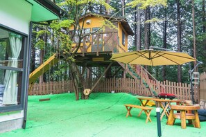 Outdoor dining - An authentic tree house a private dog run BBQ a / Tagatagun Shizuoka (Tagatagun)
