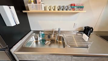 Fridge, microwave, stovetop, cookware/dishes/utensils
