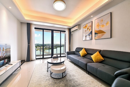 JB R&F Cove Seaview Bay 4BR Unit (Kitchen/Refrigerator/Washing Machine/Free Parking). R&F Princess Cove by FUJU & 5mins to ClQ
