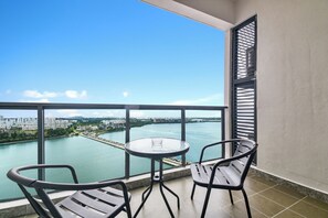 Suite de lujo, 4 habitaciones, balcón, vistas a la bahía | Wifi gratis y ropa de cama