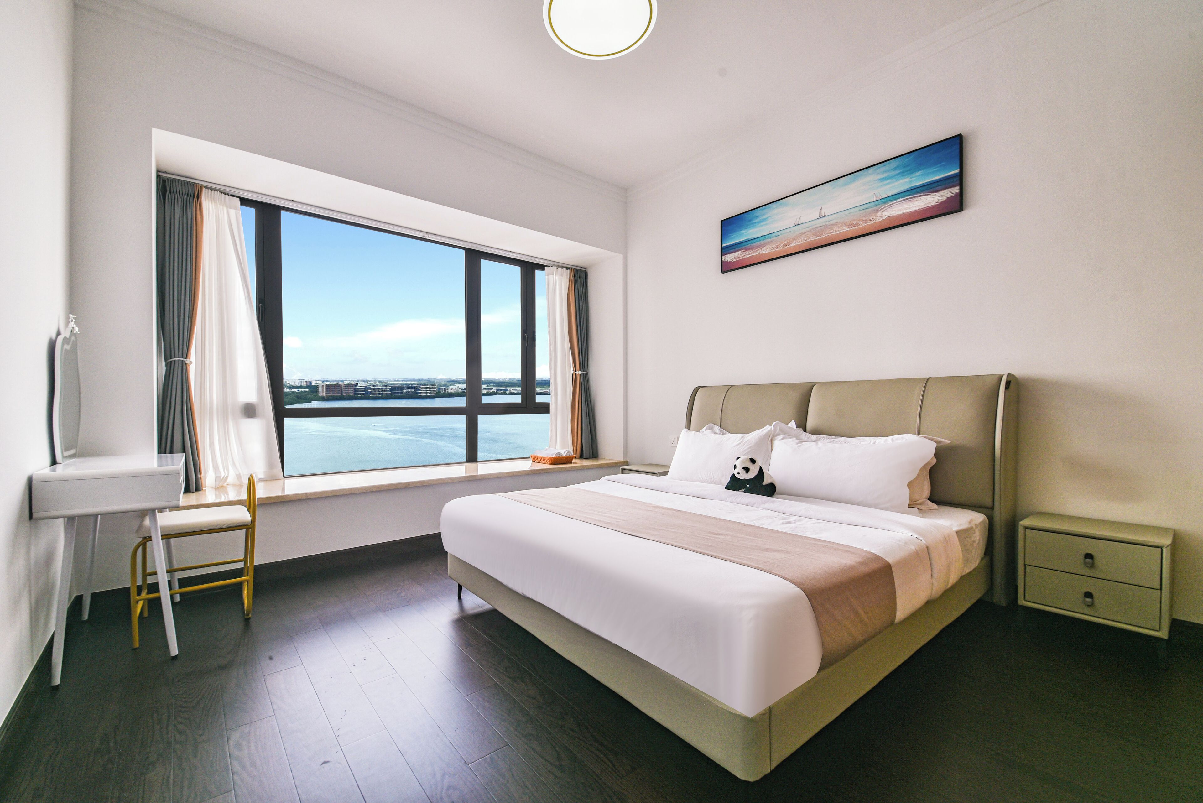 Luksussuite, 4 soverom, balkong, utsikt mot bukt | Wi-fi (inkludert) og sengetøy