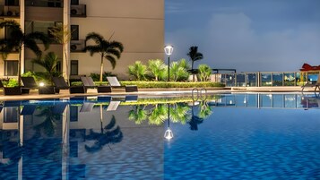 Outdoor pool, open 9:00 AM to 6:00 PM, pool loungers