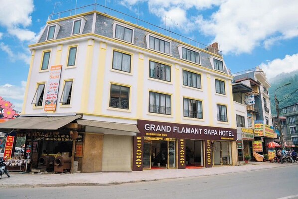 Front of property - Grand Flamant Sapa Central Hotel  (Sa Pa)