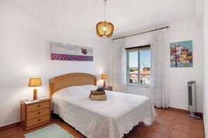 1 bedroom, iron/ironing board, bed sheets - Apartment 'Sea and Sky' with Sea View and Balcony (Vila Nova de Cacela)