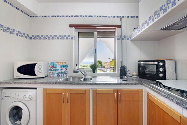 Fridge, microwave, oven, stovetop