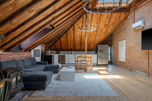 Lofty Ambition | Stunning West End Rooftop Retreat