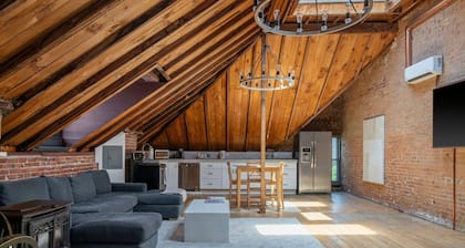 Lofty Ambition | Stunning West End Rooftop Retreat