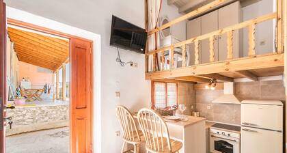 Apartamento 'Rodies House' con vistas a la montaña, Wi-Fi y aire acondicionado