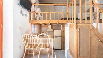 Réfrigérateur, four, plaque de cuisson, cafetiÚre/bouilloire