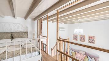 1 slaapkamer, een strijkplank/strijkijzer, gratis wifi, beddengoed