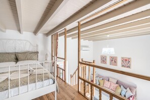 1 habitación, tabla de planchar con plancha, wifi gratis y ropa de cama 