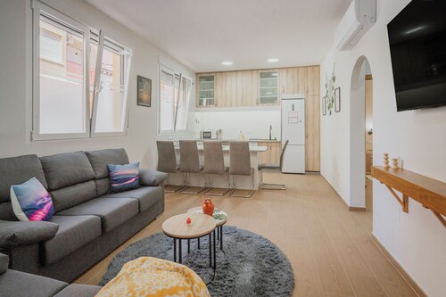 Apartment 'La Aurora De Candeleda' with Lake View, Wi-Fi and Air Conditioning