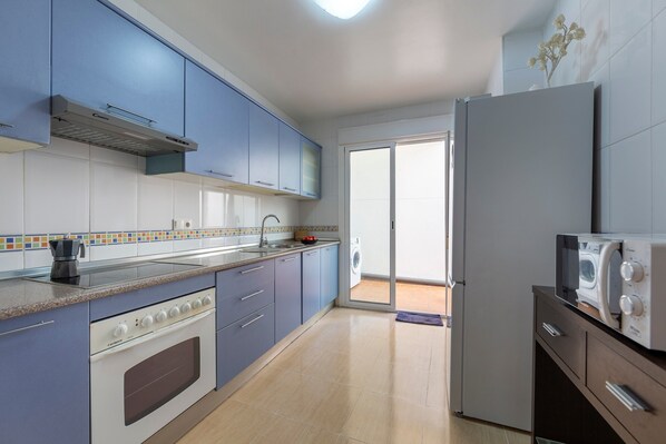 Fridge, microwave, stovetop, coffee/tea maker