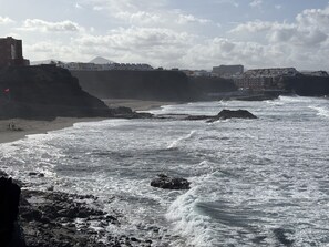 På stranden
