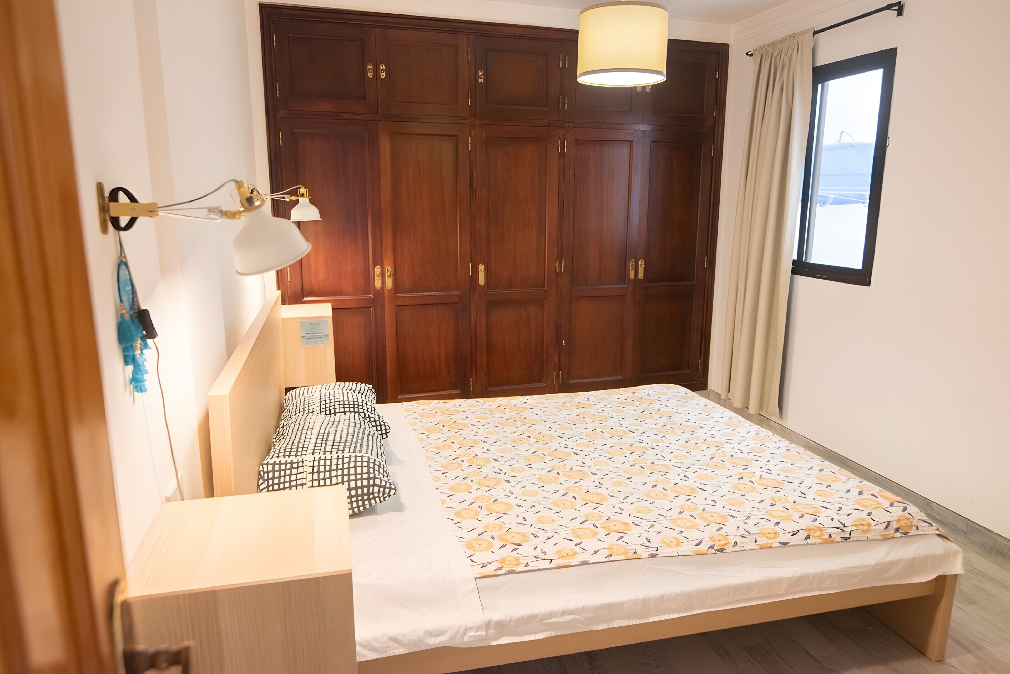 3 slaapkamers, een strijkplank/strijkijzer, gratis wifi, beddengoed