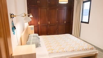 3 slaapkamers, een strijkplank/strijkijzer, gratis wifi, beddengoed