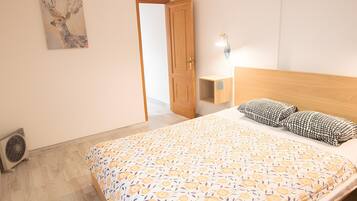 3 slaapkamers, een strijkplank/strijkijzer, gratis wifi, beddengoed