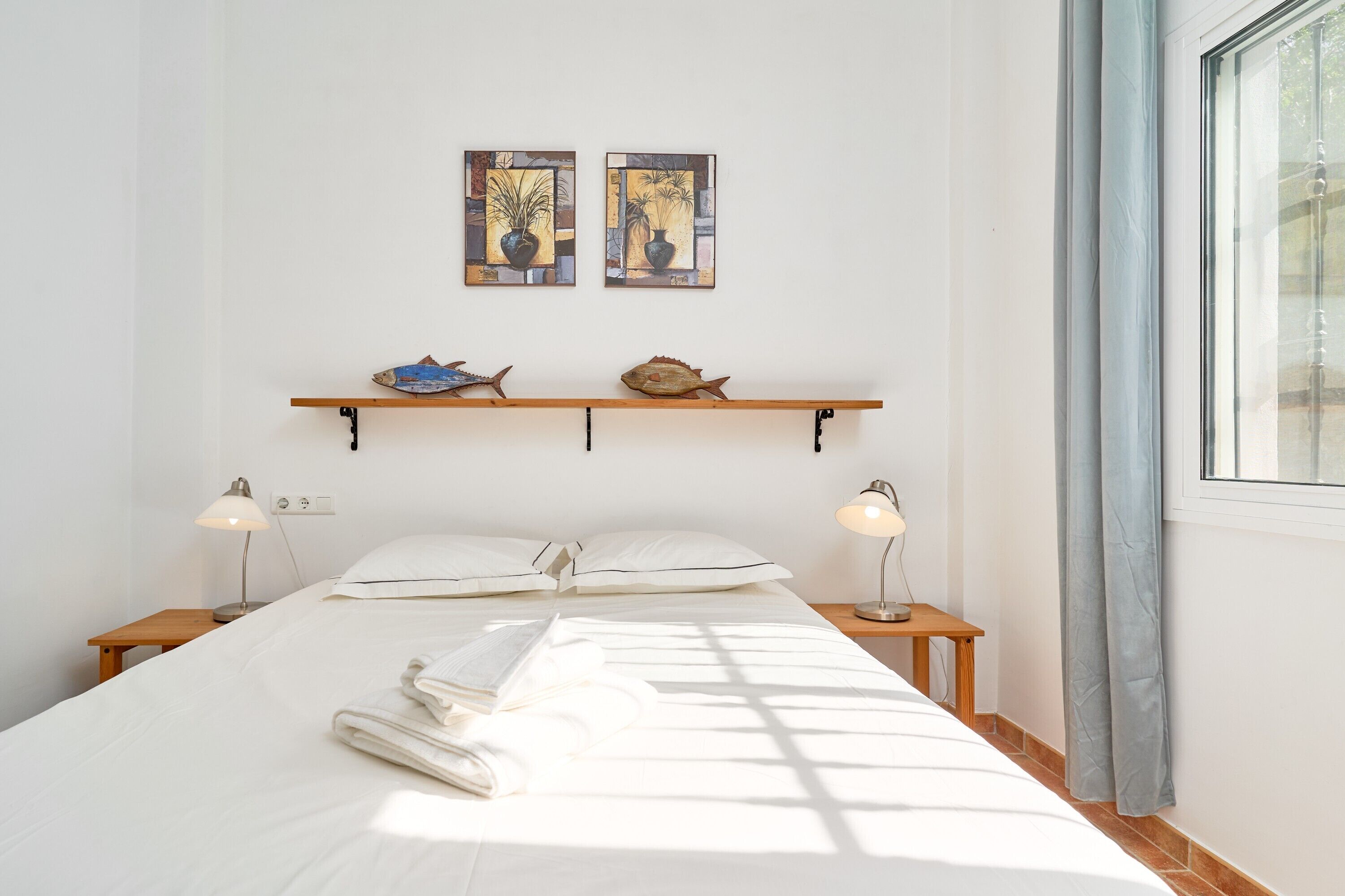 3 bedrooms, iron/ironing board, free WiFi, bed sheets