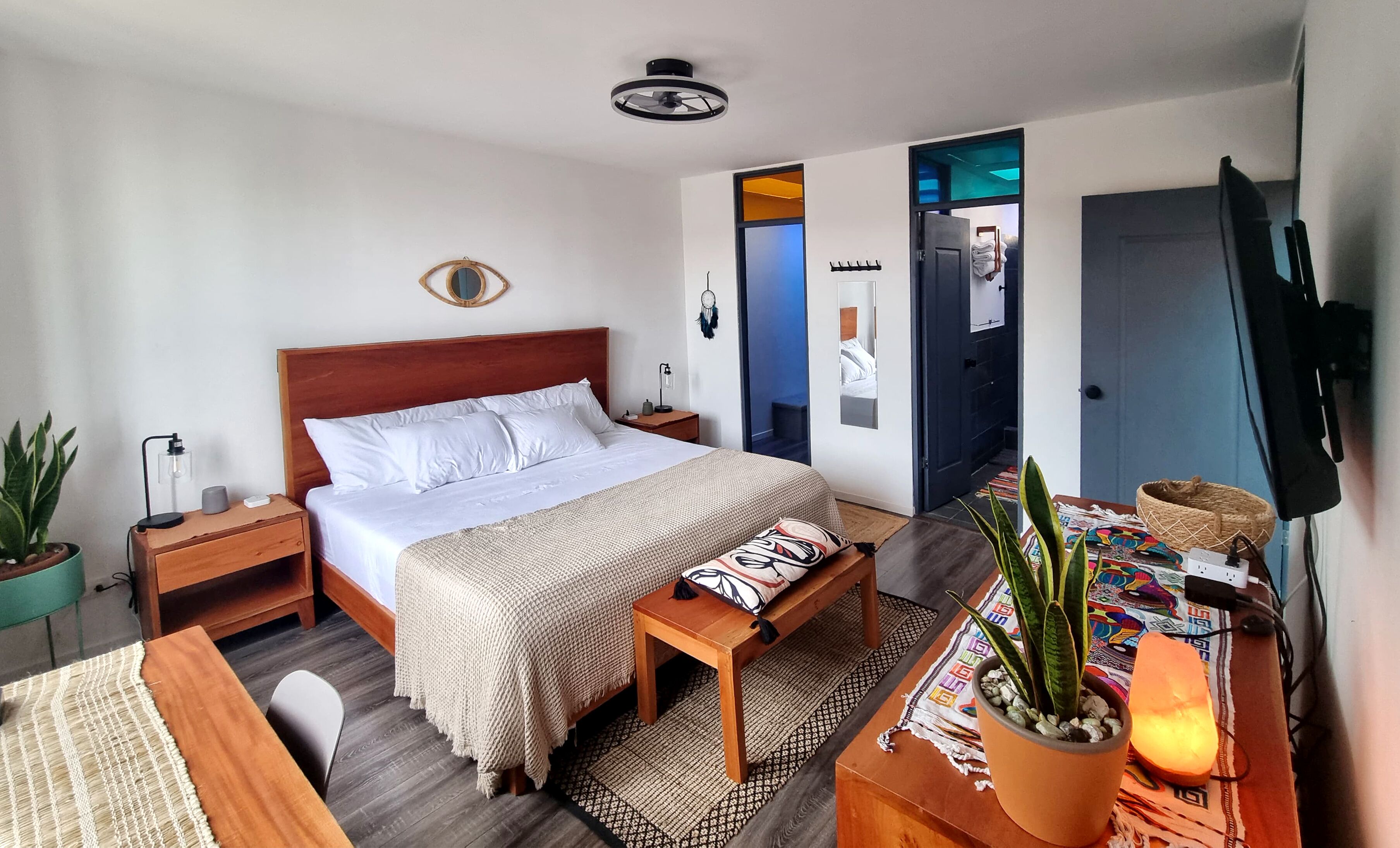 4 bedrooms, iron/ironing board, WiFi, bed sheets