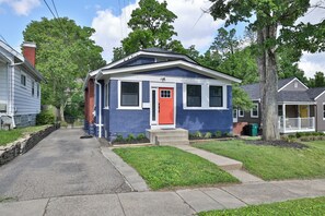 Exterior - Queen City Blue- Historic Charmer Luxurious Living (Cincinnati)