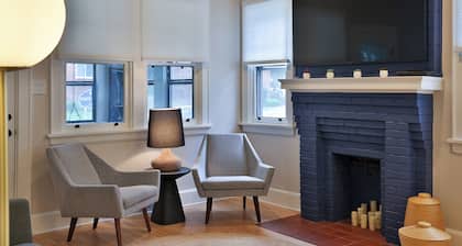 Queen City Blue- Historic Charmer Luxurious Living