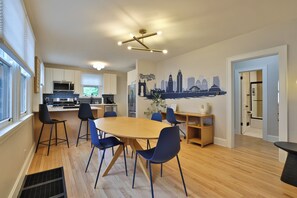 Dining - Queen City Blue- Historic Charmer Luxurious Living (Cincinnati)
