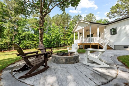 The Porch and Pines Cottage