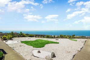 Garden - Cozy 2-Bedroom Retreat in Pacifica (Pacifica)