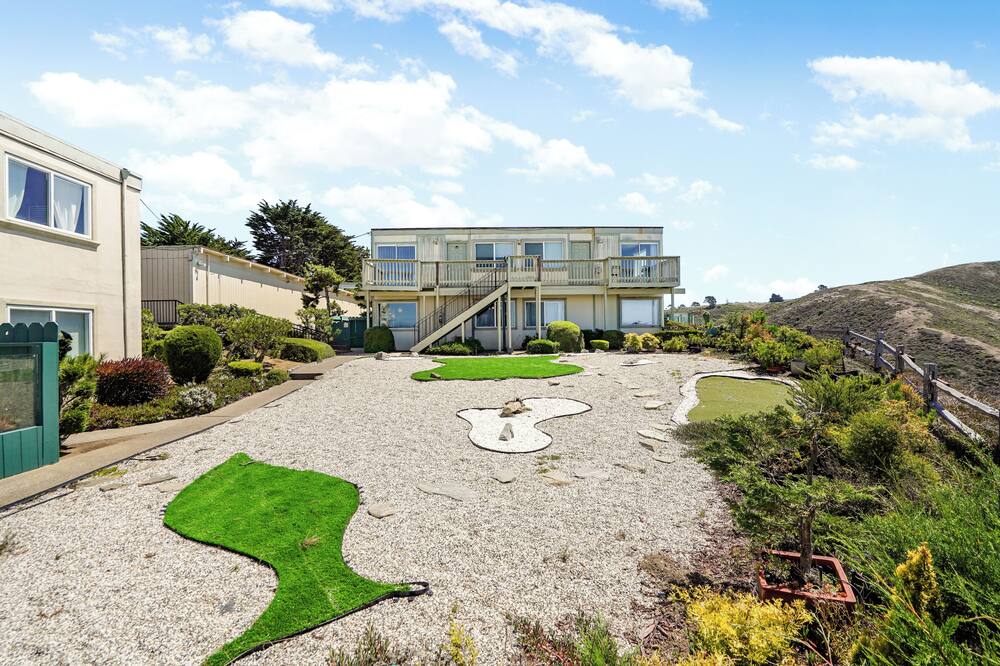 Cozy 2-Bedroom Retreat in Pacifica