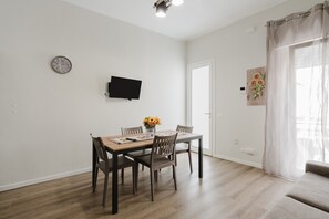 Dining - Apartment 'Lazzara 19 - Home 11' with Balcony, Wi-Fi and Air Conditioning (Marsala)