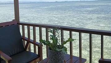Twin Room | Desk, free WiFi, bed sheets
