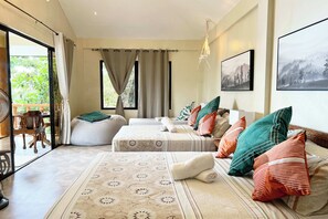 Phòng Suite dành cho gia đình | Bàn, bộ trải giường, có lối đi dành cho xe lăn