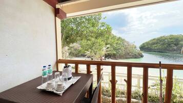 Standard Twin Room | Beach/ocean view