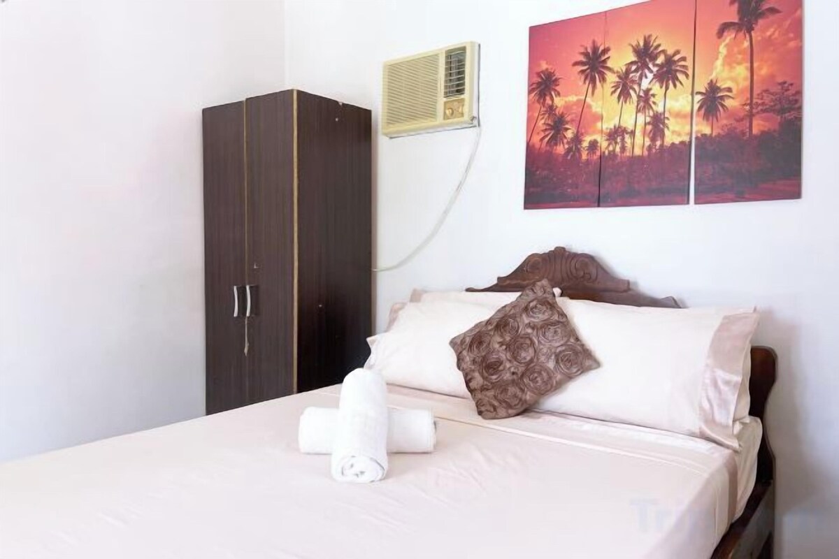 Desk, bed sheets